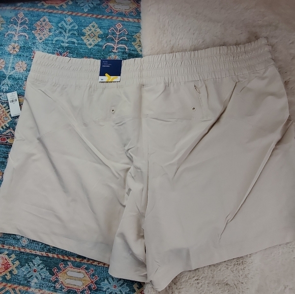 Old Navy High-Waisted StretchTech Shorts Wish Bone 3X - Picture 10 of 10